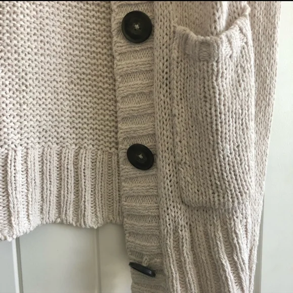 Abercrombie and Fitch Cream Cardigan - Picture 6 of 10